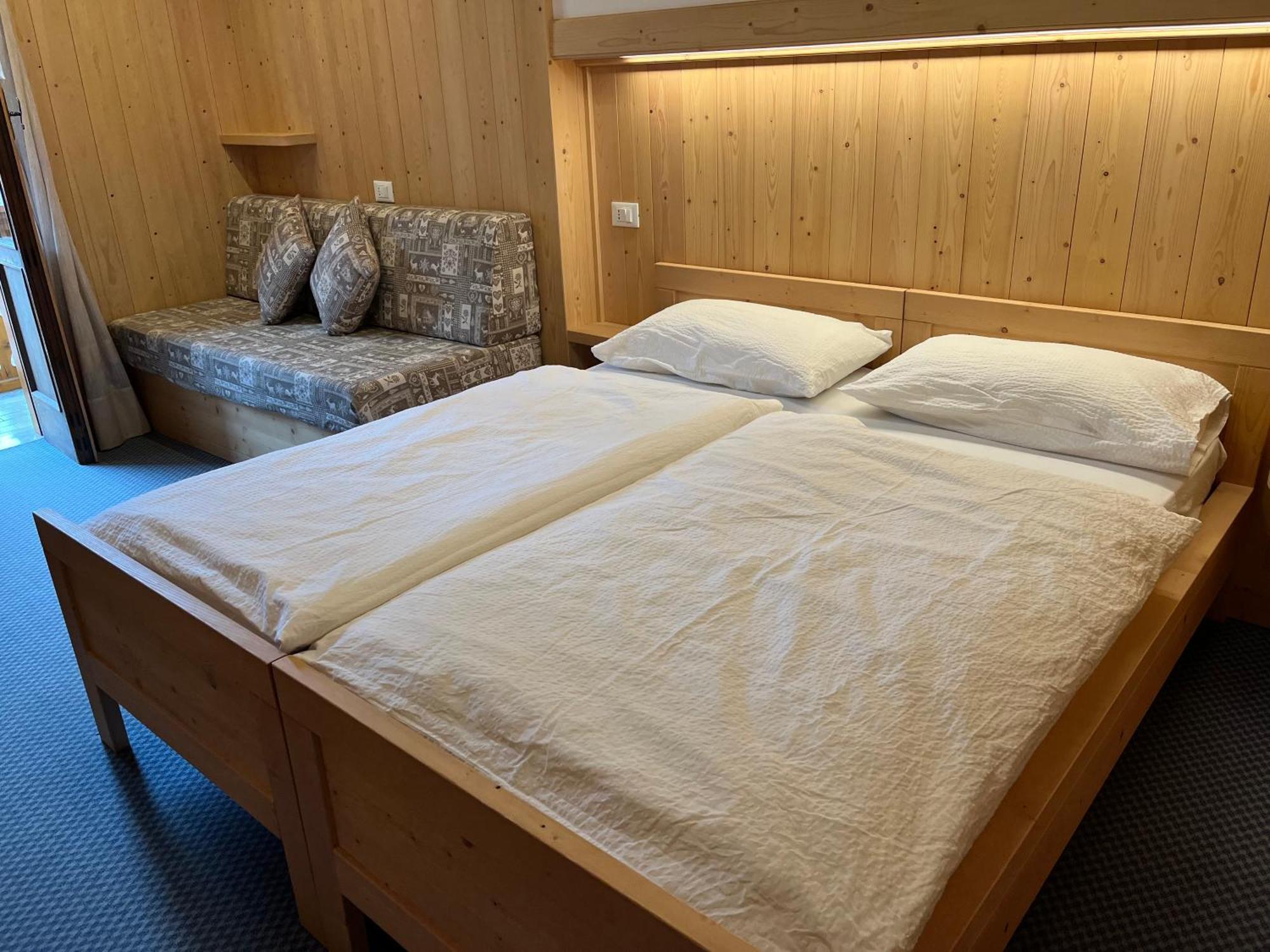 Garni Al Barance Hotell Selva di Cadore Exteriör bild